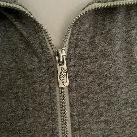 Nike zip up light weight hoodie - Picture 4 of 5